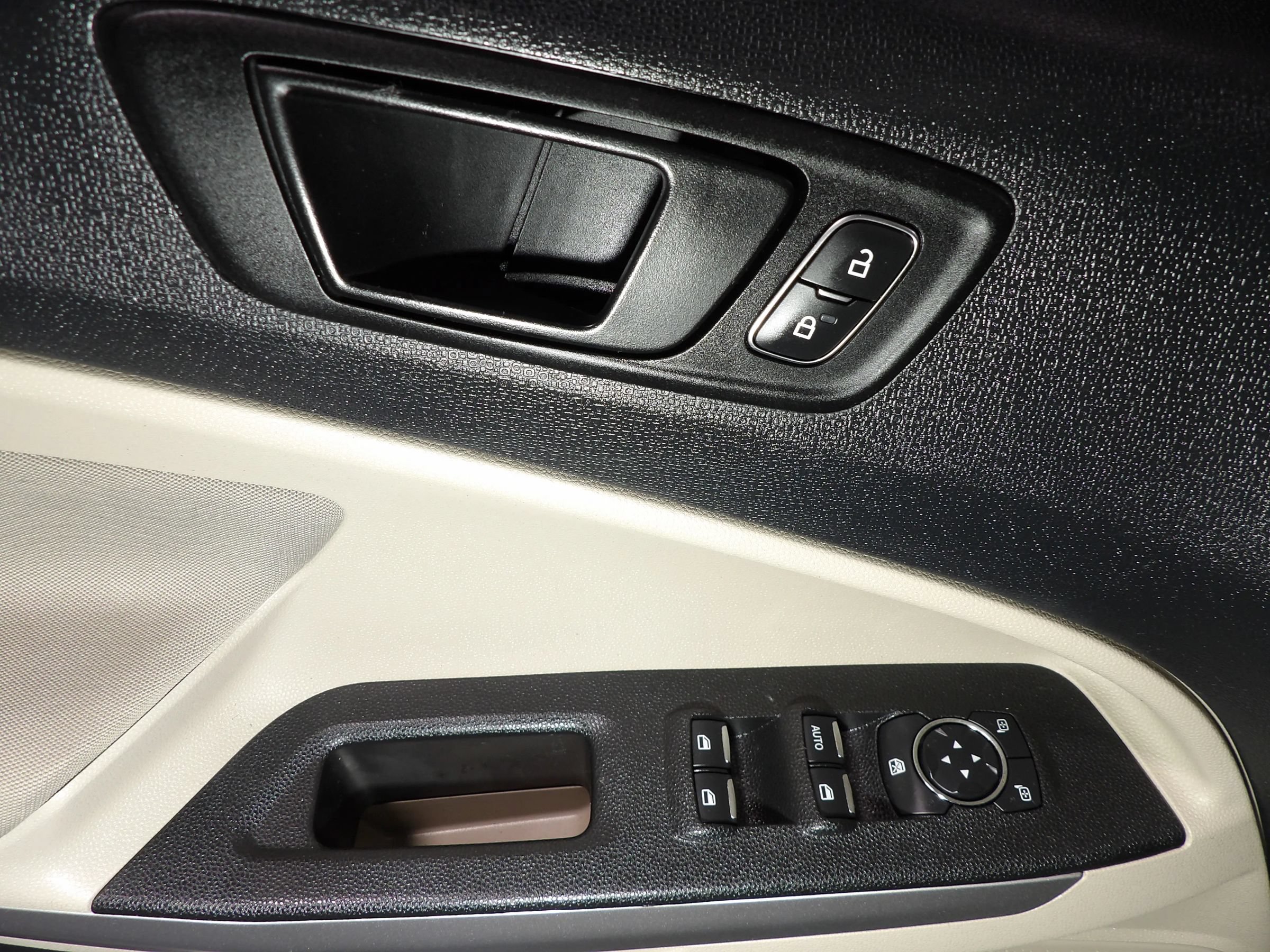 Used 2020 Ford EcoSport S FWD image 8