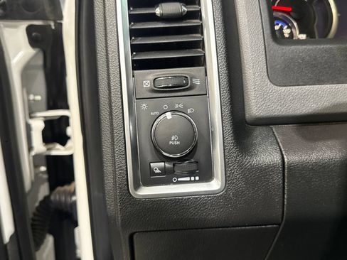 Used 2014 RAM 2500 SLT w/ Luxury Group AWD/4WD image 29