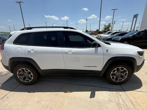 Used 2022 Jeep Cherokee Trailhawk w/ Sun, Sound & Nav Group AWD/4WD image 5