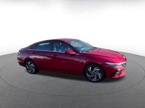 Used 2025 Hyundai Elantra SEL image 2
