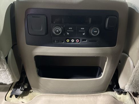 Used 2015 GMC Yukon XL SLT w/ Open Road Package AWD/4WD image 14
