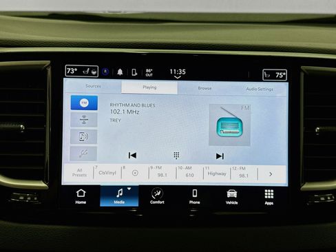 Used 2024 Chrysler Pacifica Touring-L FWD image 21