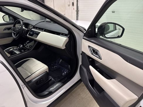 Used 2023 Land Rover Range Rover Velar R-Dynamic S image 32