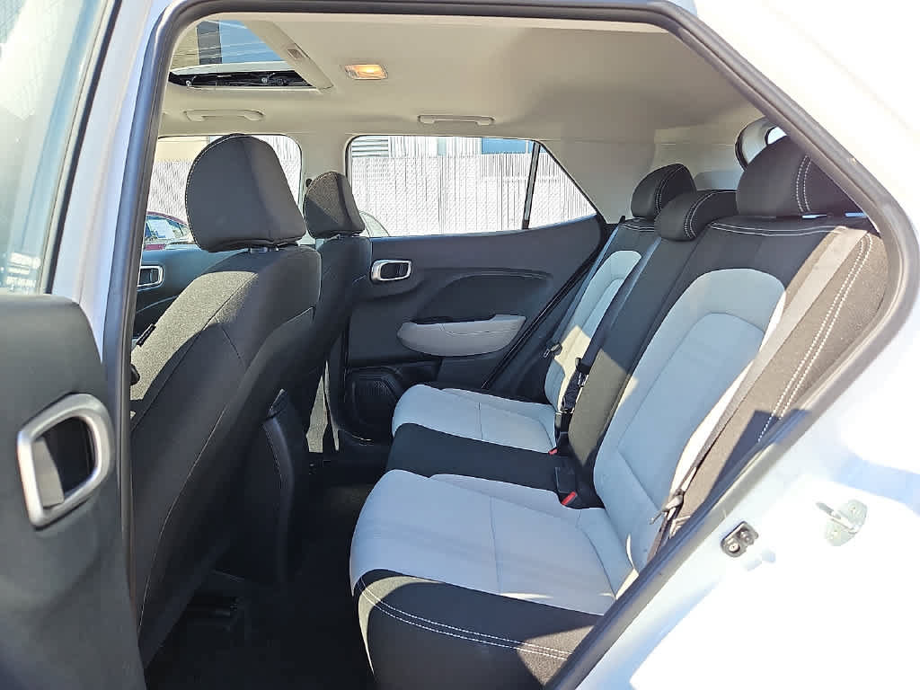 Used 2023 Hyundai Venue SEL FWD image 9