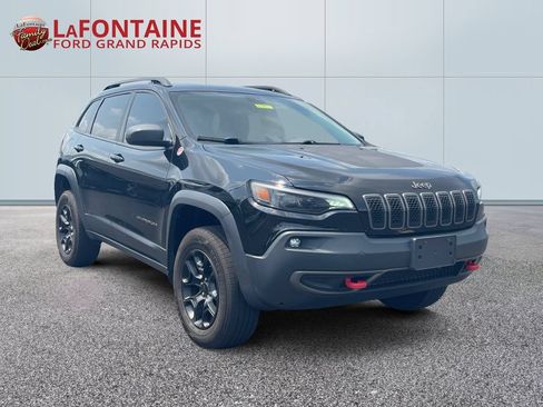 Used 2019 Jeep Cherokee Trailhawk AWD/4WD image 3