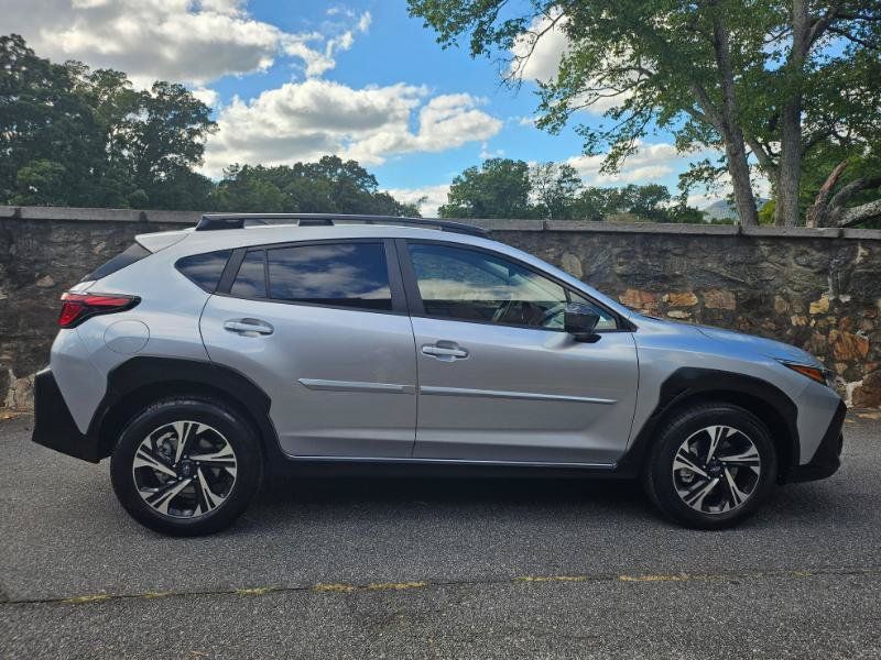 Used 2025 Subaru Crosstrek 2.5i Premium AWD/4WD image 9