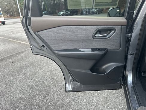 Used 2022 Nissan Rogue SV image 21