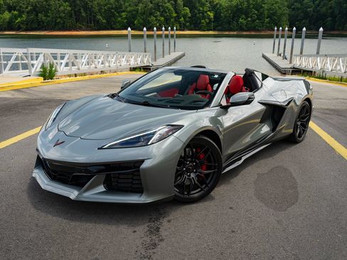 Used 2023 Chevrolet Corvette Z06 RWD image 7