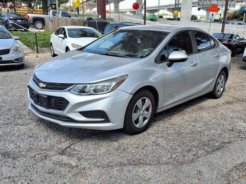 Used 2017 Chevrolet Cruze LS FWD image 3