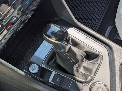 New 2026 Volkswagen Taos SE image 16