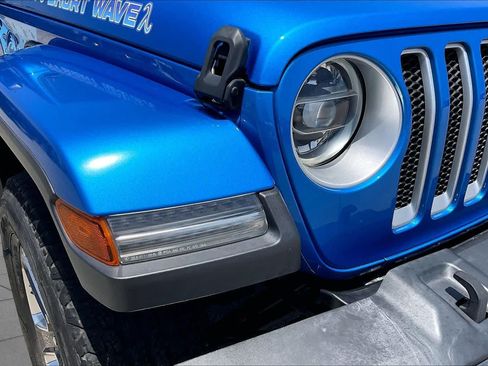 Used 2022 Jeep Wrangler Unlimited Sahara w/ LED Lighting Group AWD/4WD image 26