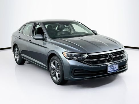 Used 2023 Volkswagen Jetta SE FWD image 3