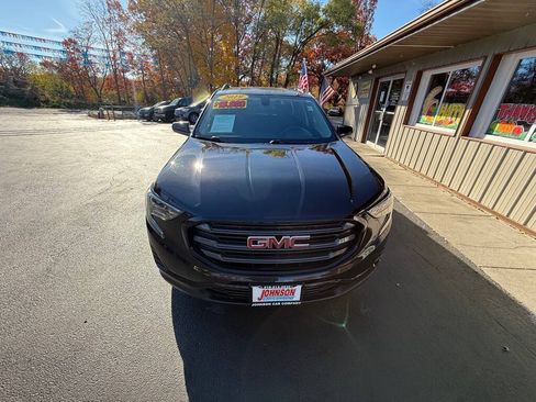 Used 2019 GMC Terrain SLE w/ Driver Convenience Package FWD image 3