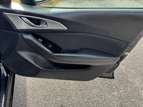 Used 2018 MAZDA MAZDA3 Sport image 45
