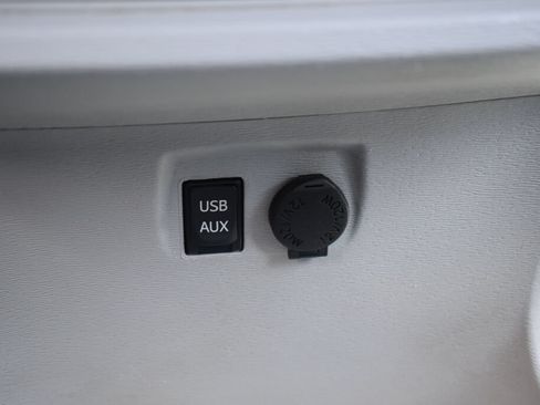 Used 2014 Toyota Sienna LE FWD image 16