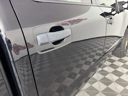 Used 2024 Nissan Titan SV w/ SV Convenience Package AWD/4WD image 28