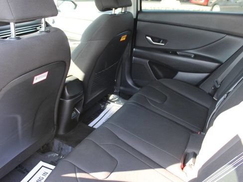 Used 2024 Hyundai Elantra SEL w/ Convenience Package image 14