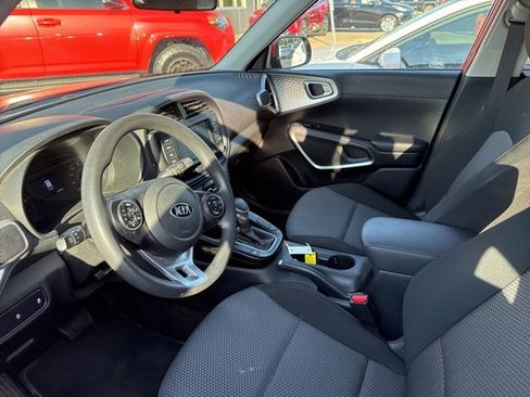 Used 2021 Kia Soul LX image 4