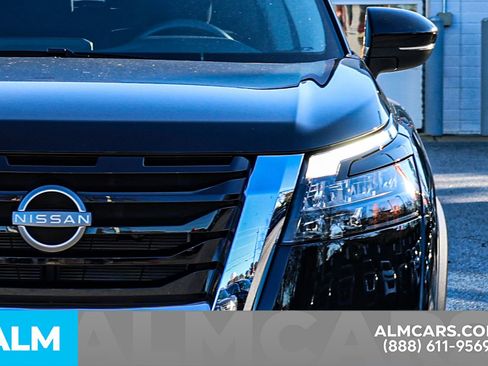 Used 2025 Nissan Pathfinder SV image 15