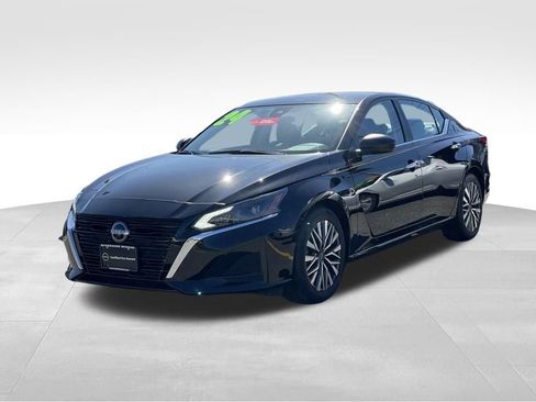 Certified 2024 Nissan Altima 2.5 SV FWD image 2