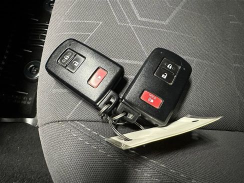 Used 2018 Toyota Tacoma TRD Sport image 24