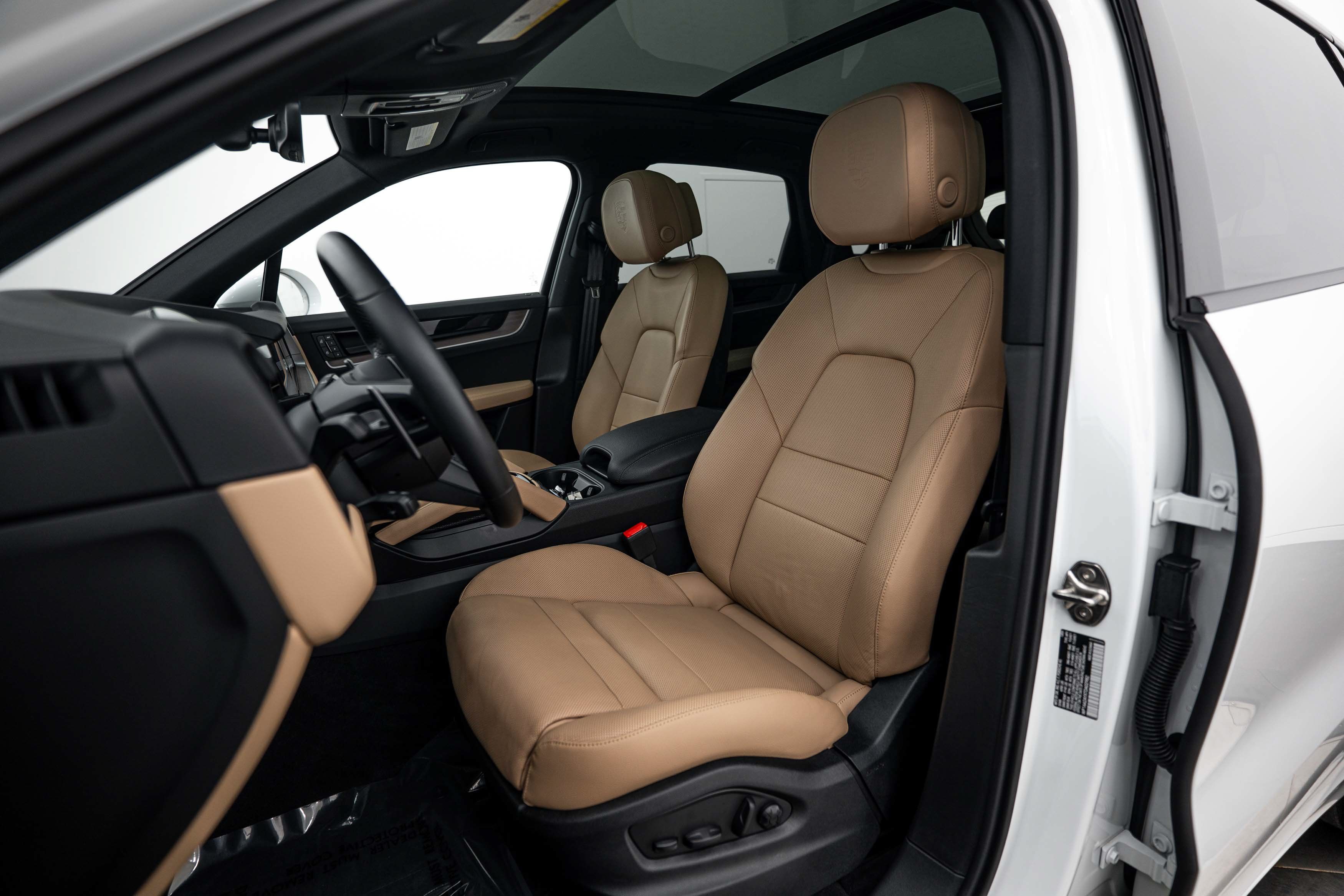 Certified 2026 Porsche Cayenne AWD/4WD image 5