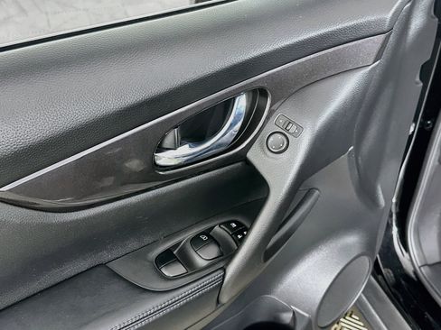 Used 2019 Nissan Rogue SV AWD/4WD image 15