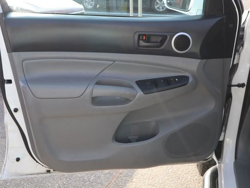 Used 2014 Toyota Tacoma PreRunner w/ SR5 Package image 7