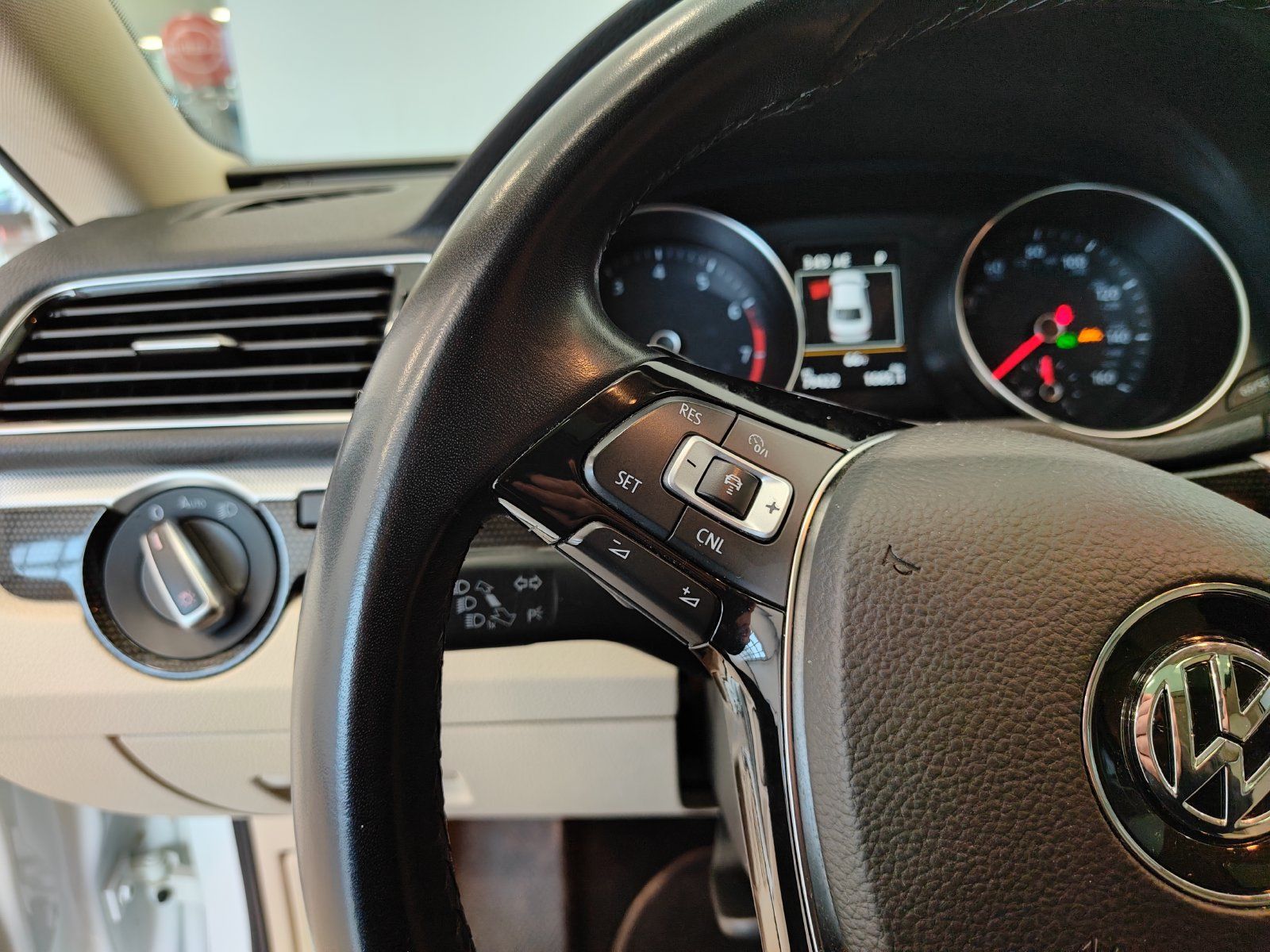 Used 2019 Volkswagen Passat 2.0T SE R-Line FWD image 13