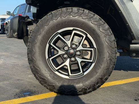 Used 2024 Jeep Wrangler Rubicon w/ Technology Group image 9