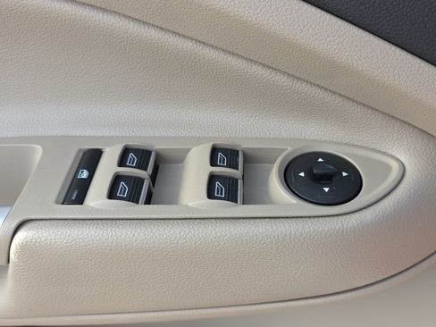 Used 2019 Ford Escape Titanium FWD image 20