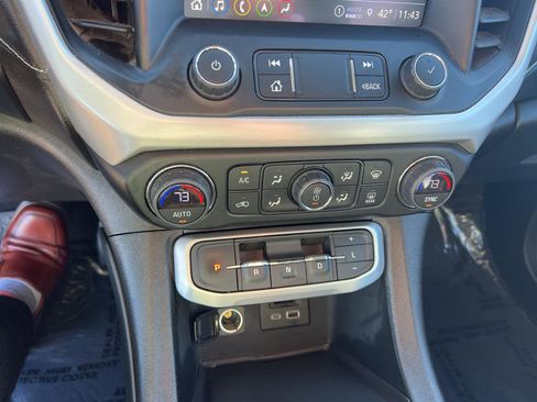 Used 2023 GMC Acadia SLT image 12