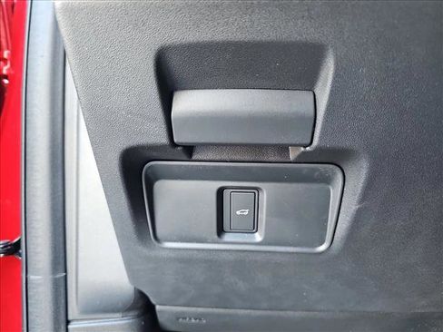 Used 2025 Land Rover Discovery Sport S image 24