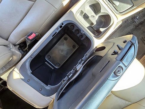 Used 2002 Chevrolet Avalanche 2WD w/ Convenience Pkg image 30