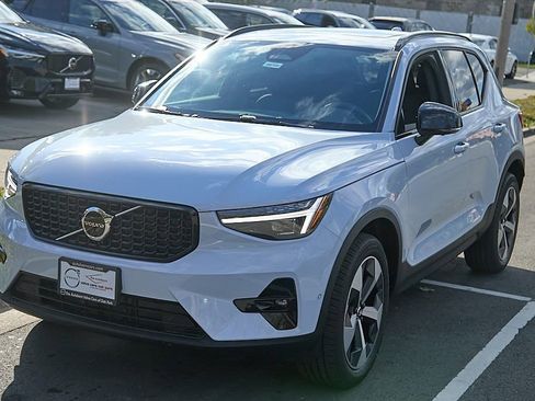 New 2026 Volvo XC40 B5 Plus w/ Protection Package Premier image 6