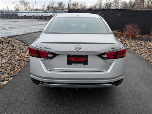 Used 2024 Nissan Altima 2.5 SV image 4