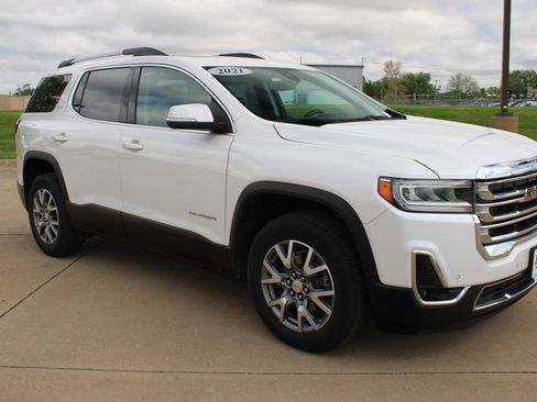 Used 2021 GMC Acadia SLT w/ Trailering Package AWD/4WD image 3