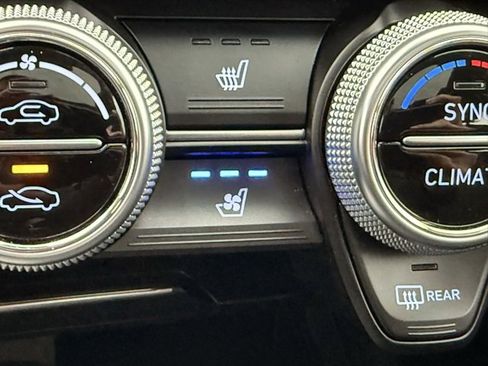 Used 2019 Genesis G70 2.0T Advanced w/ Elite Package image 40