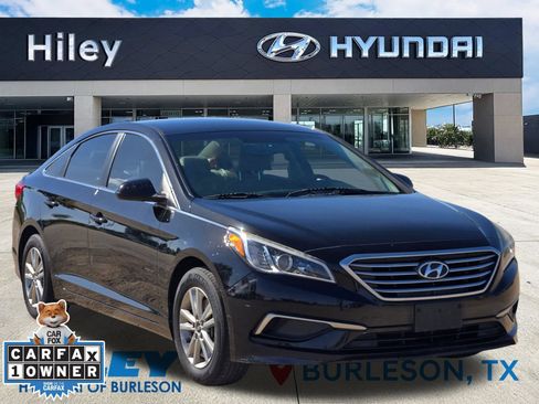 Used 2017 Hyundai Sonata SE w/ Cargo Package FWD image 2