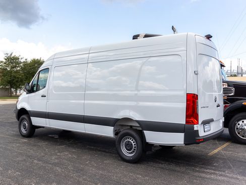 Used 2024 Mercedes-Benz Sprinter 2500 image 5