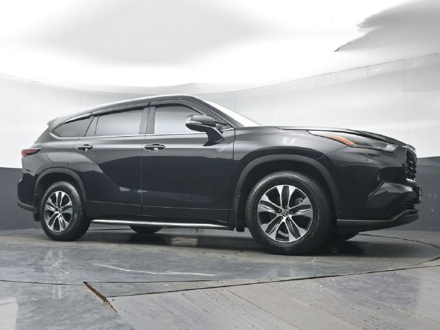 Used 2025 Toyota Highlander XLE AWD/4WD image 36