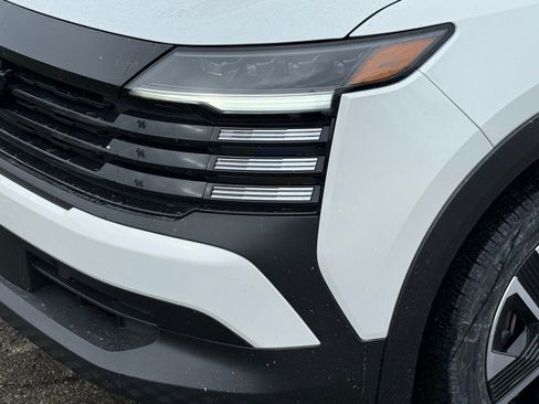 New 2026 Nissan Kicks SV image 9