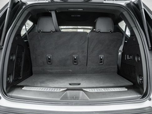 Used 2022 GMC Yukon Denali w/ Denali Premium Package image 10