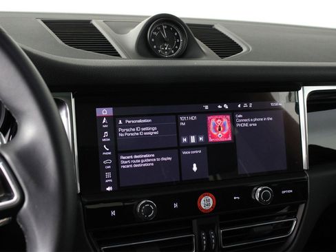 Used 2025 Porsche Macan image 13