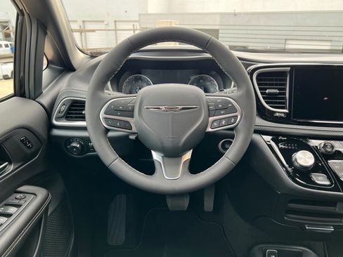 New 2026 Chrysler Pacifica Select FWD image 12