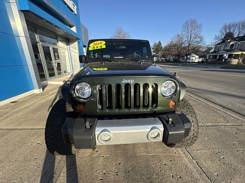 Used 2010 Jeep Wrangler Unlimited Sahara image 11