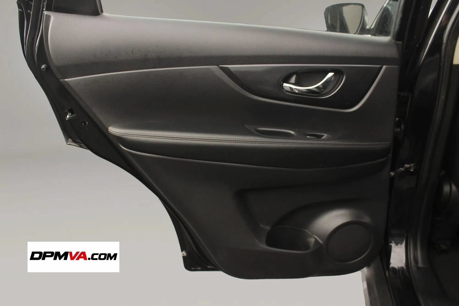 Used 2018 Nissan Rogue S AWD/4WD image 19