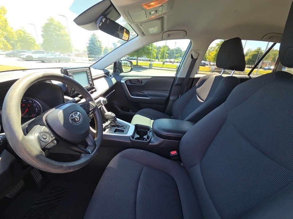Used 2020 Toyota RAV4 LE FWD image 23
