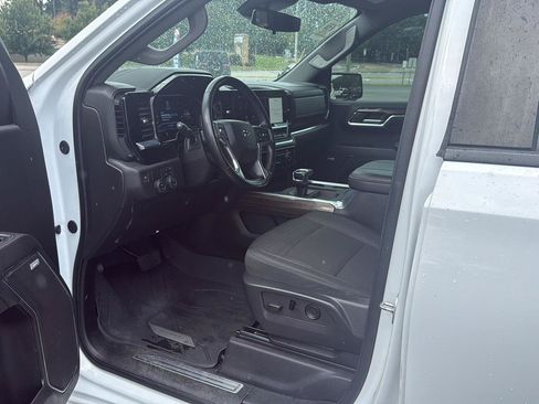 Used 2024 Chevrolet Silverado 1500 RST w/ Convenience Package II RWD image 9