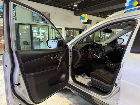 Used 2019 Nissan Rogue SV AWD/4WD image 33